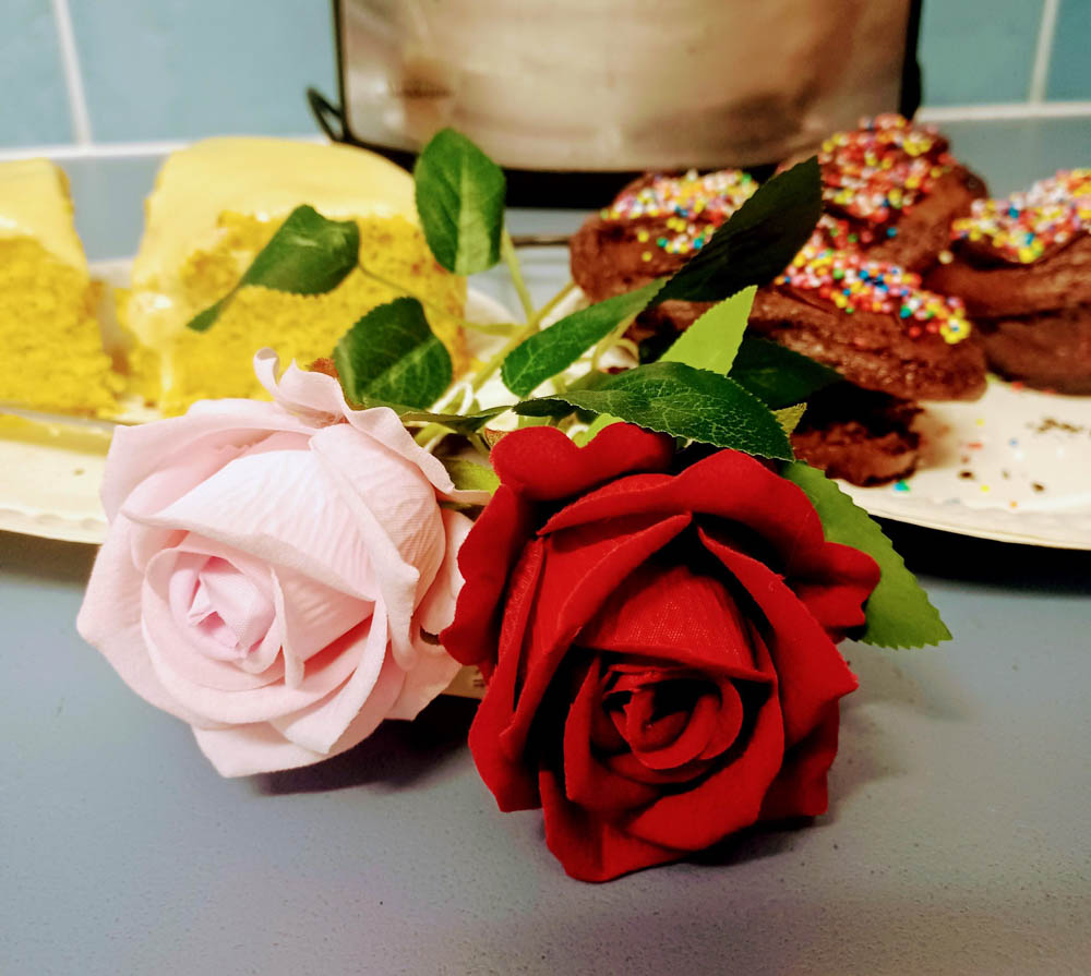 Cakes, cupcakes and roses at the Ti Tree event.