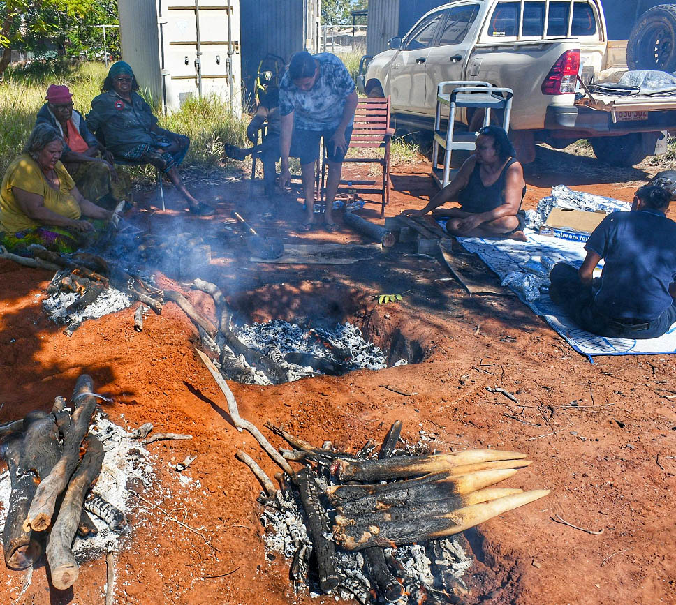 Cooking the kangaroo tails at Naidoc Day Lajamanu 2023